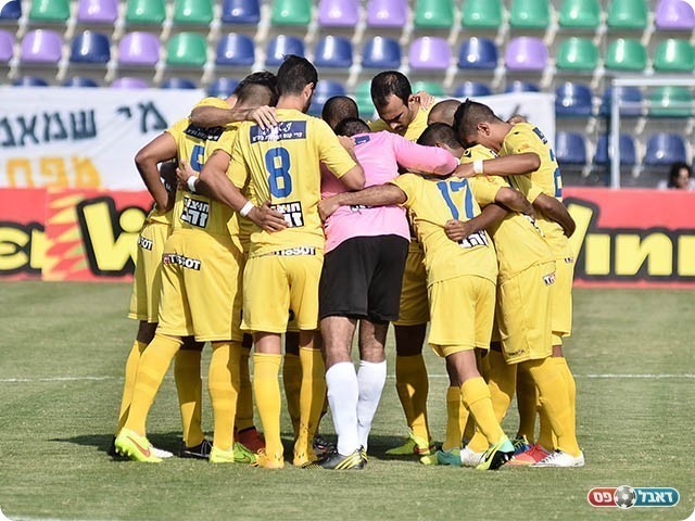 היה להם קשה מול הכח. שחקני הרצליה (ארנון לוי)